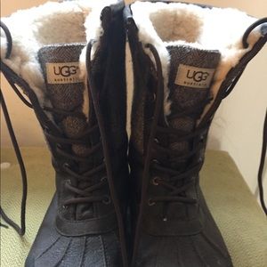 Men’s winter boots size 11.  Sherpa lined.
